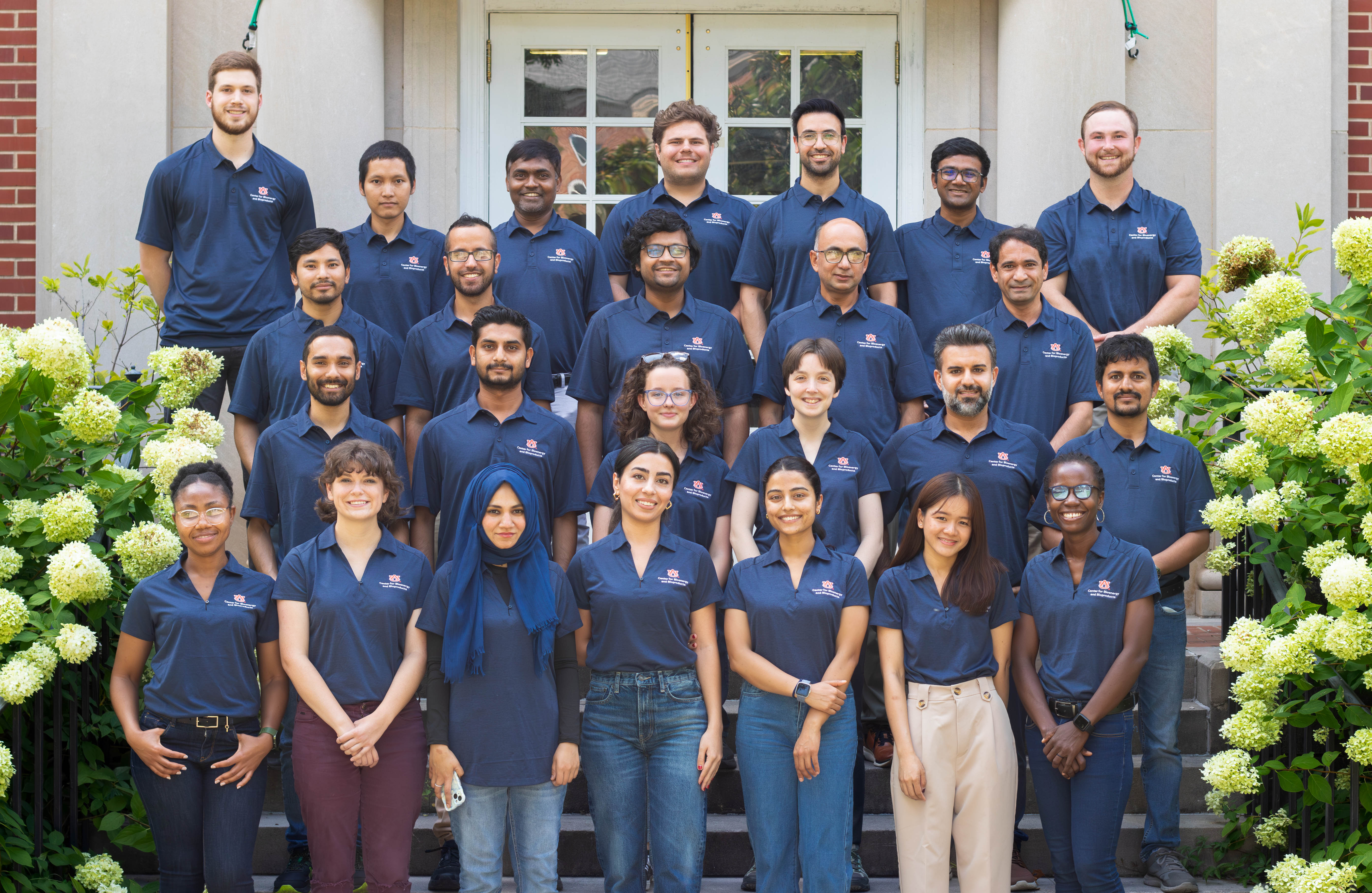 group picture of bioprocessing lab
