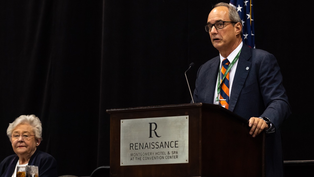 Larry Rilett, director of the Auburn University Transportation Research Institute, presides over the Governor's Luncheon at the 65th annual Alabama Transportation Conference.