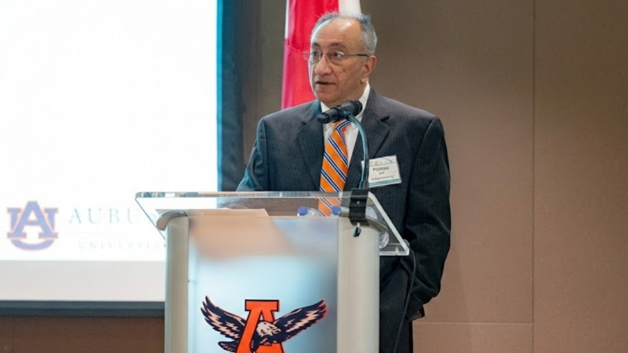 Pradeep Lall leads the NextFlex event at the Auburn University Applied Research Institute.