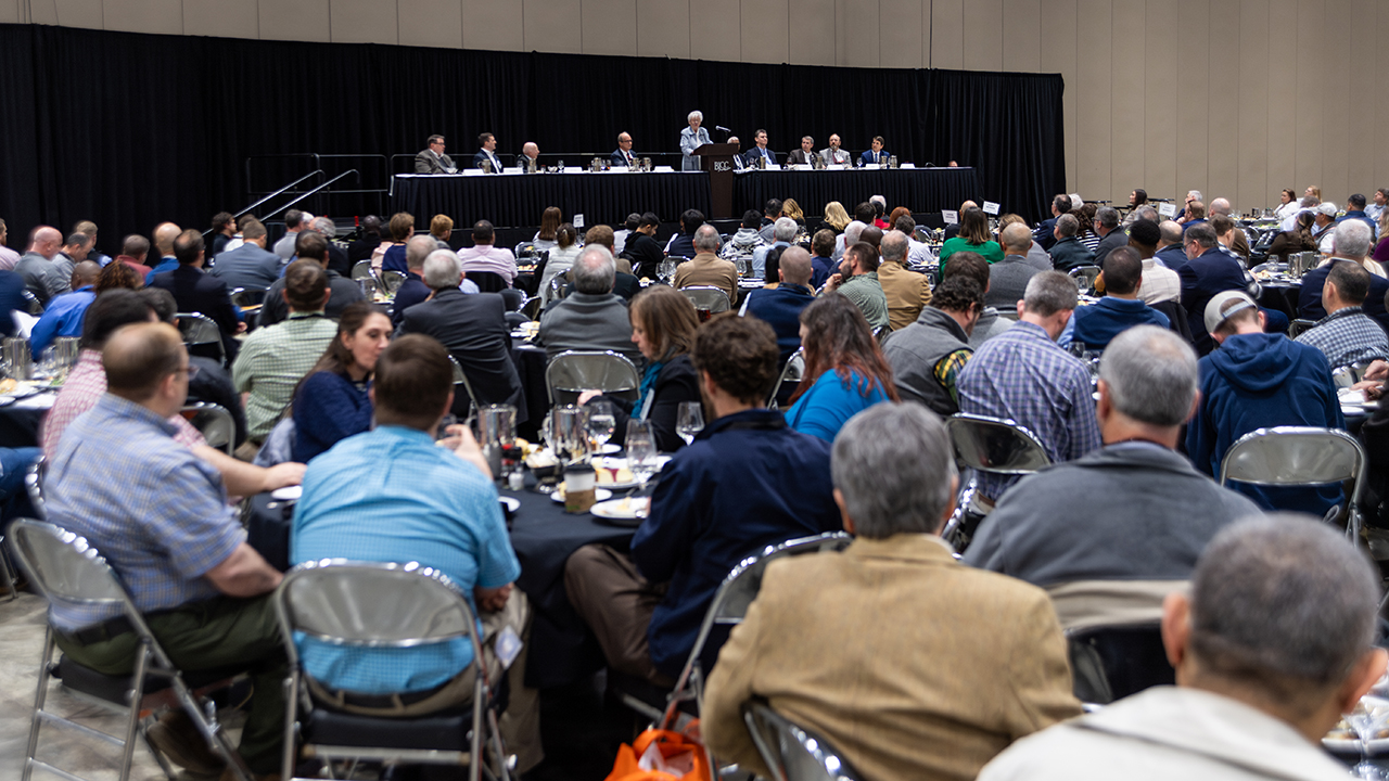 Hundreds of people in a room during a transportation conference.