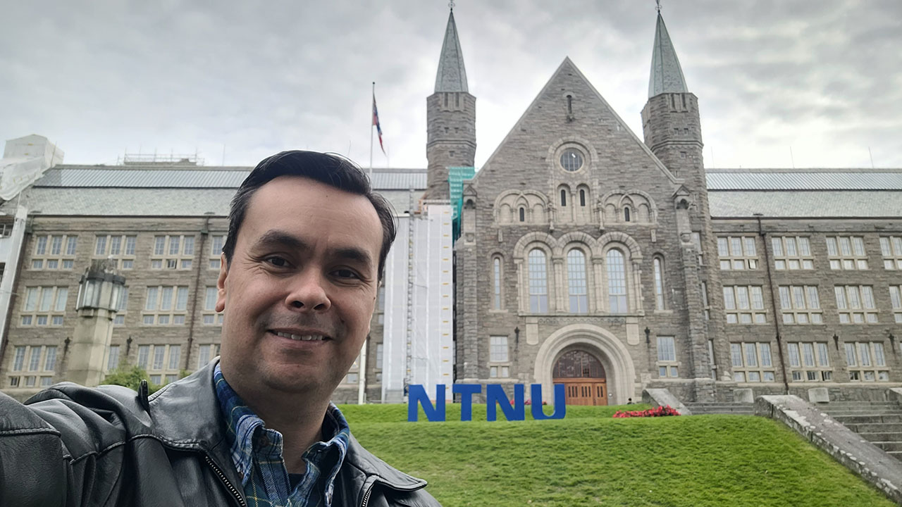 Daniel Silva, ISE associate professor, spent his recent professional improvement leave at NTNU, contributing significantly to doctoral supervision, lectures, seminars and research activities.