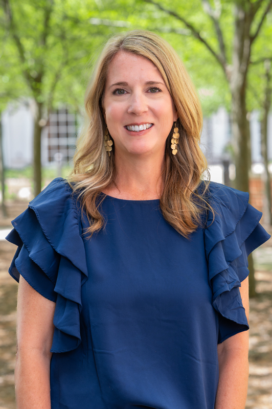 Headshot - Rebecca Folmar