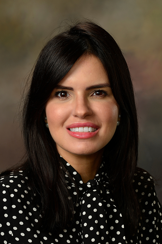 Headshot - Raquel Moraes